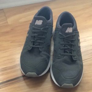 New balance women’s 420 slip on sneakers grey 9